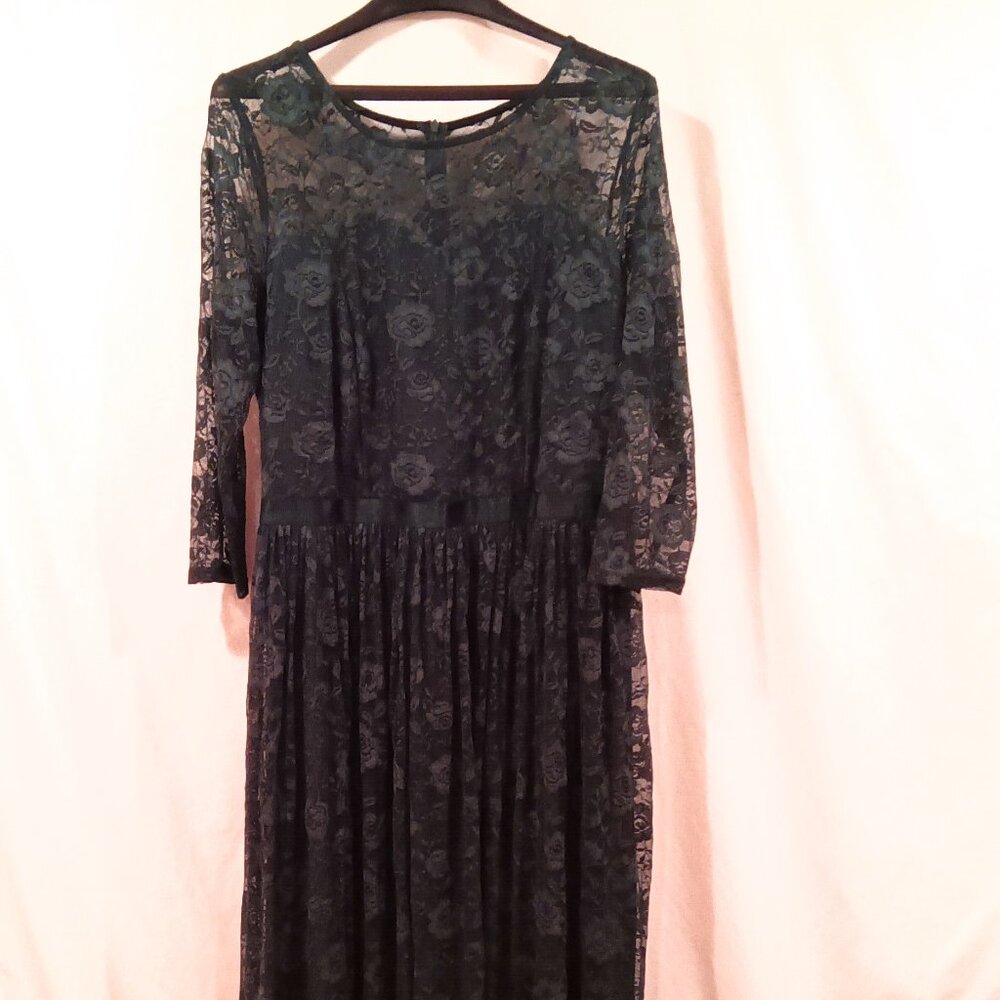 Dress Size 2XL Dark Green Color A-Line Maxi Long Floral Lace Lined Long Sleeves